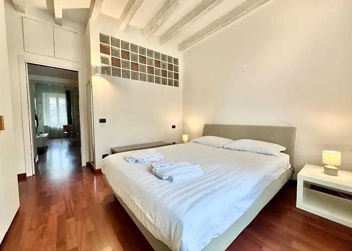 Nolo - Floor Bright - Metro Pasteur Apartment